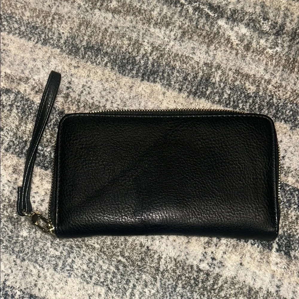 Steve Madden Black and White Wristlet